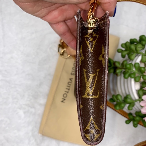 LOUIS VUITTON Monogram Bucket Pouch GM with Louis Vuitton Strap- removable - Picture 10 of 16